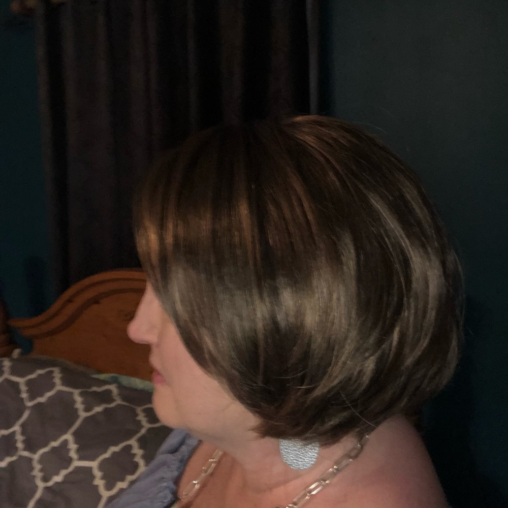 Short pageboy wig